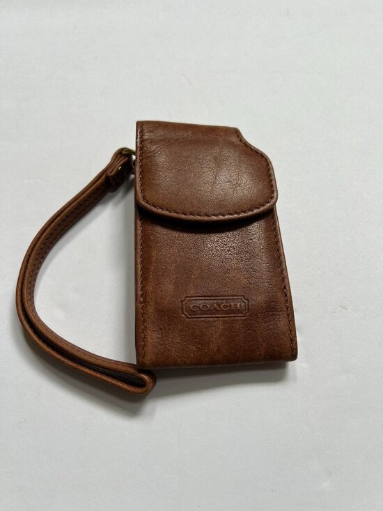 Coach Accessories - Coach Vintage Brown Glove Tanned Leather Cell Phone Case